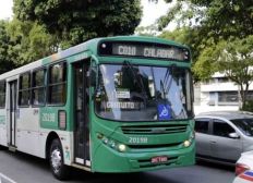 Imagem de Após atraso, ônibus começam a sair das garagens em Salvador