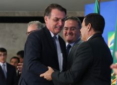 Imagem de Se economia com Previdência for menor que R$ 800 bi, Brasil vai parecer Argentina, diz Bolsonaro