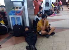 Imagem de Clientes aguardam há quase 5 horas após cancelamento de voo da Avianca em Salvador