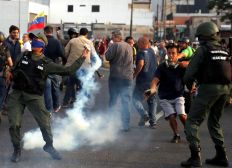 Imagem de Guaidó afirma ter apoio de militares para derrubar Maduro