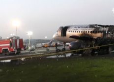 Imagem de Incêndio em avião russo deixa pelo menos 41 pessoas mortas