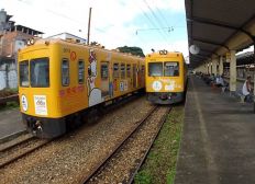 Imagem de Um dos trens do subúrbio de Salvador fica cerca de 5h parado e passageiros encaram demora e vagões lotados