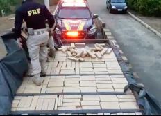 Imagem de Homem é preso com mais de meia tonelada de maconha em caminhão com documentação irregular