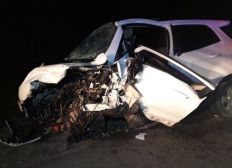 Imagem de Batida frontal entre dois carros deixa 4 mortos e um ferido na BA