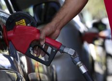 Imagem de Postos de Salvador vendem combustível pela metade do preço amanhã