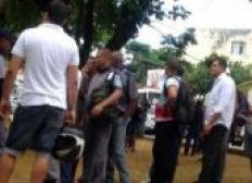 Imagem de Vigilantes fazem manifestação por atraso de salários em Ondina