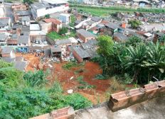 Imagem de Homem morre após ficar soterrado depois de deslizamento de terra em Salvador