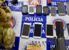 Imagem de Duas mulheres e um adolescente de 14 anos são flagrados com mais de 10 celulares e arma em Paulo Afonso