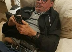 Imagem de Após vazamento de conversas de Moro, Bolsonaro usará celular criptografado