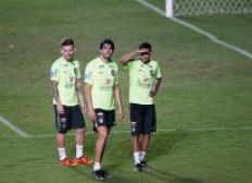 Imagem de Com presença da torcida, Seleção Brasileira faz último treino antes de jogo contra o Peru