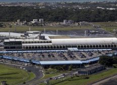 Imagem de Tripulante passa mal após avião decolar e aeronave retorna a Salvador