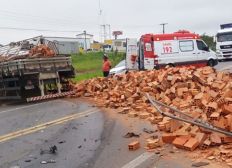 Imagem de Batida entre caminhão e dois carros deixa dois mortos em rodovia da Bahia