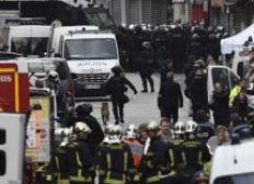 Imagem de França: mulher-bomba detonou explosivos durante cerco policial 