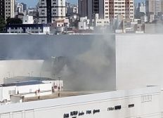Imagem de Incêndio atinge shopping em Salvador, diz Corpo de Bombeiros