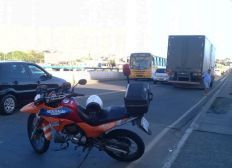 Imagem de Batida e veículos quebrados deixam trânsito lento em pontos de Salvador na manhã desta terça
