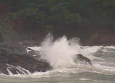 Imagem de Marinha emite alerta de ressaca com previsão de ondas de até 2,5 metros no litoral da Bahia