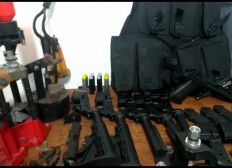 Imagem de Polícia acha fábrica clandestina de armas, munições e explosivos na Zona Norte do Rio