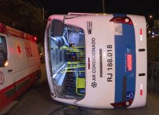 Imagem de Ônibus cai de viaduto no Rio e deixa 14 feridos