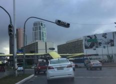 Imagem de Conjunto de sinaleiras do Iguatemi quebra e deixa trânsito confuso em Salvador