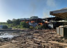 Imagem de Incêndio atinge fábrica em Simões Filho, na região metropolitana de Salvador