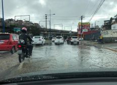 Imagem de Chuva causa diversos pontos de alagamento em Salvador