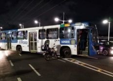 Imagem de Ônibus é atravessado no bairro de Rio Sena; SSP investiga ação