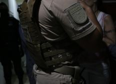 Imagem de Bope conduz suspeito armado em motocicleta à Corregedoria