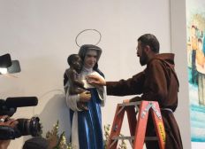 Imagem de Após canonização, auréola é colocada na imagem da Santa Dulce dos Pobres, em Salvador