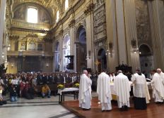 Imagem de Basílica em Roma fica lotada na 1ª missa para Santa Dulce: 'Primeira santa brasileira colocada sobre os altares'