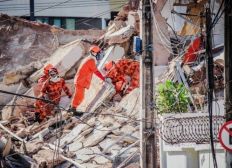 Imagem de Sobe para 2 o número de mortos após desabamento de prédio em Fortaleza, no Ceará