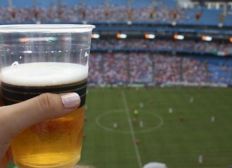 Imagem de Senadores aprovam texto e bebidas alcoólicas poderão ser proibidas em estádios