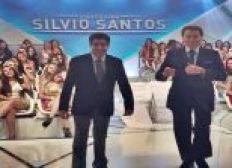 Imagem de Neto vai a São Paulo, dá 'um pulo' no SBT e posa ao lado de Silvio Santos