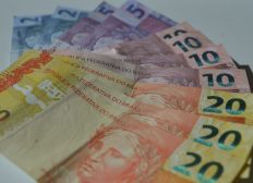 Imagem de Governo reduz para R$ 1.031 estimativa de salário mínimo para 2020