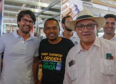 Imagem de Sem assumir candidatura, Bellintani acompanha secretário petista em visita à Fenagro