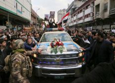 Imagem de Milhares acompanham funeral de general iraniano morto em ataque dos EUA