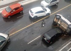 Imagem de Acidente com três carros deixa trânsito lento na Avenida Contorno