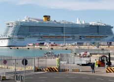Imagem de Cruzeiro com 7 mil pessoas a bordo é bloqueado em porto da Itália por suspeita de coronavírus