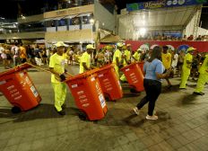 Imagem de Toneladas de lixo já recolhidas no Carnaval equivalem a quase 20 trios