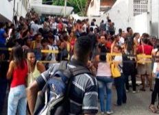 Imagem de Trabalhadores de empresa de telemarketing protestam em Salvador