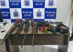 Imagem de Rifles, fuzil e carabina encontrados enterrados na cidade de Canudos