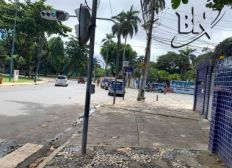 Imagem de PM fecha acesso a área da residência de Rui durante ato pró-Bolsonaro em Ondina