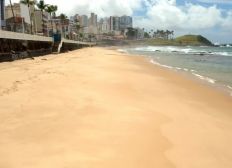 Imagem de Qualidade da água na praia da Barra passa para excelente