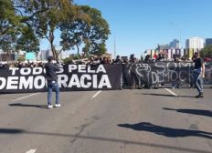 Imagem de Manifestantes ocupam parte da Esplanada contra o racismo e o governo