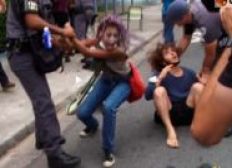 Imagem de Presa em protesto, jovem acusa PMs de agressão sexual
