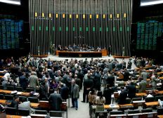 Imagem de Deputada apresenta PEC para cortar salários do Executivo, Legislativo e Judiciário