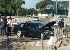 Imagem de Carro do comboio presidencial se envolve em acidente na frente do Palácio do Planalto