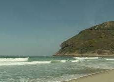 Imagem de Rio libera banho de mar e ambulantes na praia; horário de bares é ampliado a partir deste sábado
