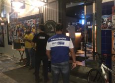 Imagem de Prefeitura vistoria bares em 16 bairros durante fiscalização noturna