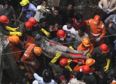 Imagem de Desabamento de prédio deixa ao menos dez mortos na Índia