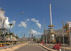 Imagem de Fux suspende julgamento de ação do Senado sobre venda de refinarias da Petrobras